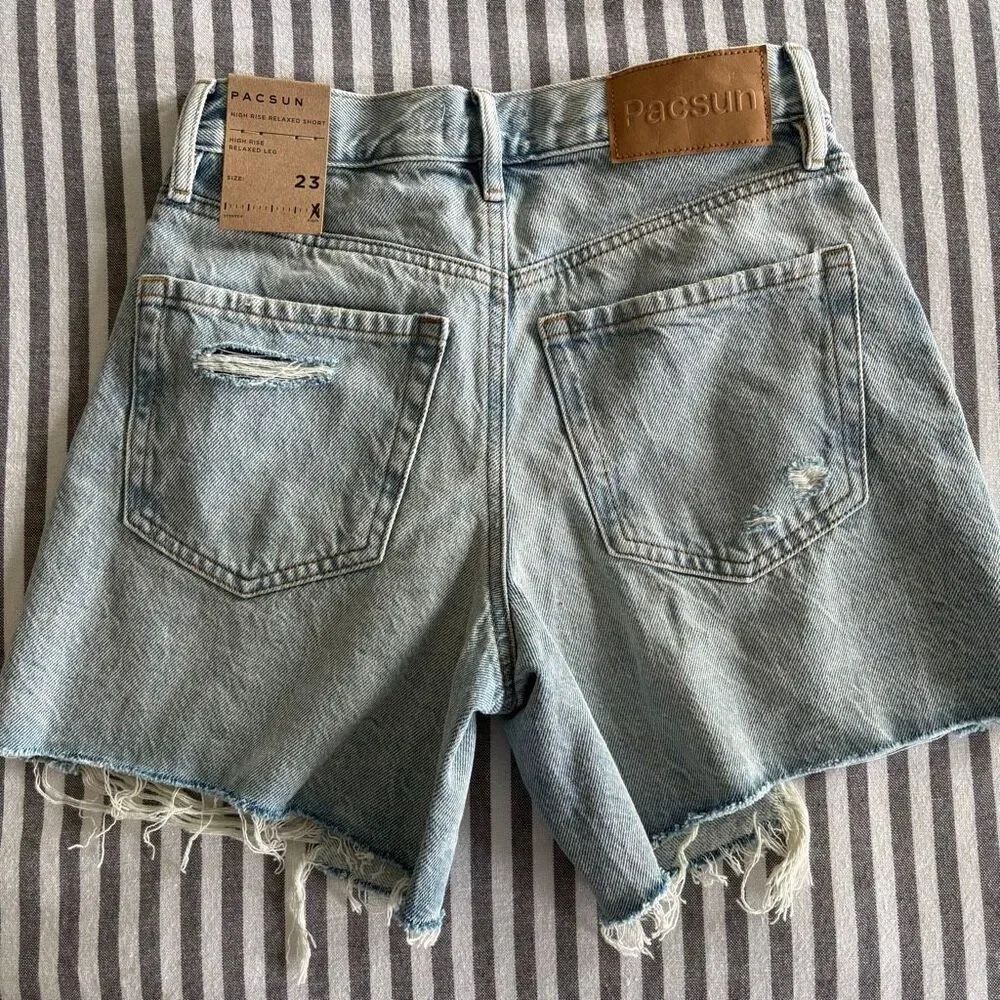 NWT PacSunโHigh Rise Relaxed Leg Shorts Size 23